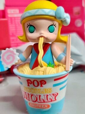 [Secret] 🍜 POP MART • MOLLY One Day of MOLLY – Instant Noodle • Discontinued